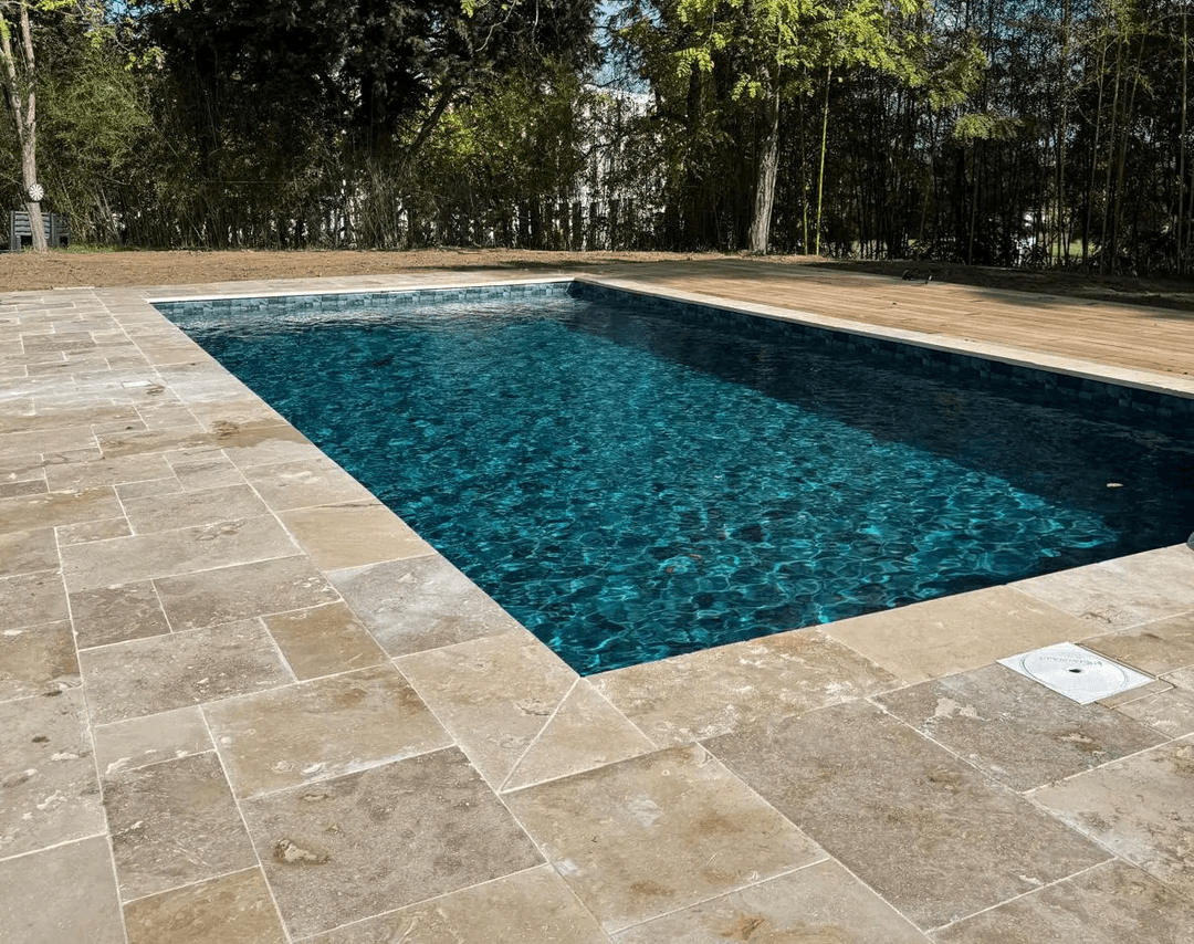 Construction d'une piscine miroir haut de gamme avec filtration silencieuse à Le Plan (Muret)