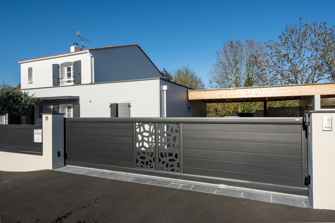 Goudronnage et enrobé à chaud pour une entrée de garage carrossable à Le Grès (Toulouse)