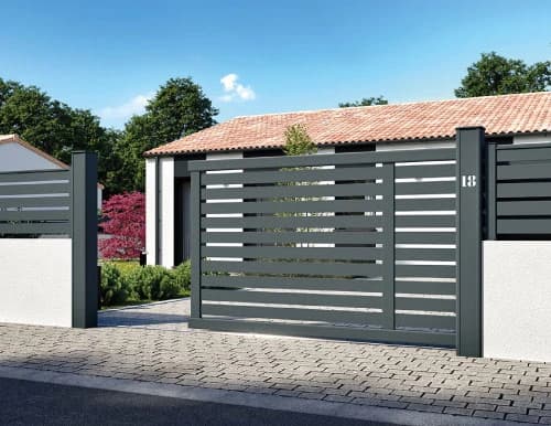 Détail de la motorisation d'un portail battant avec cellules de sécurité à Le Grès (Toulouse)