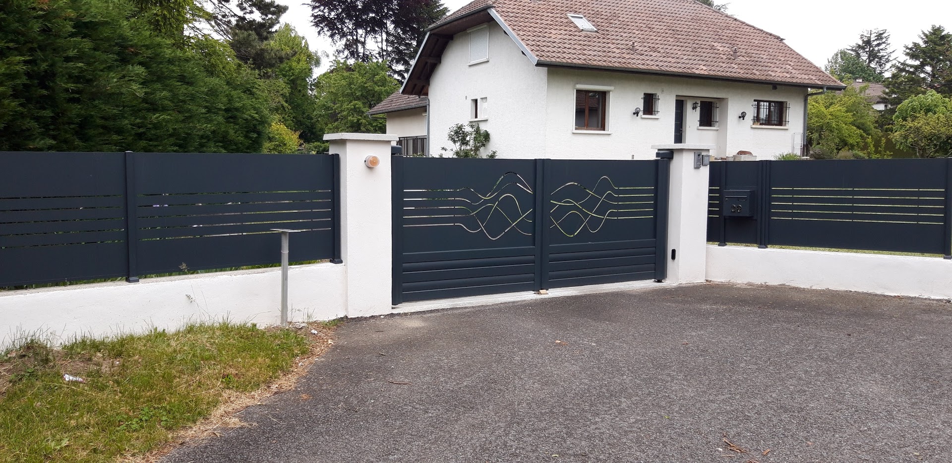 ENSEMBLE PORTAIL CLOTURE PLANET R VIBRATION 1.jpg ST GENIS POUILLY SEGNY 1